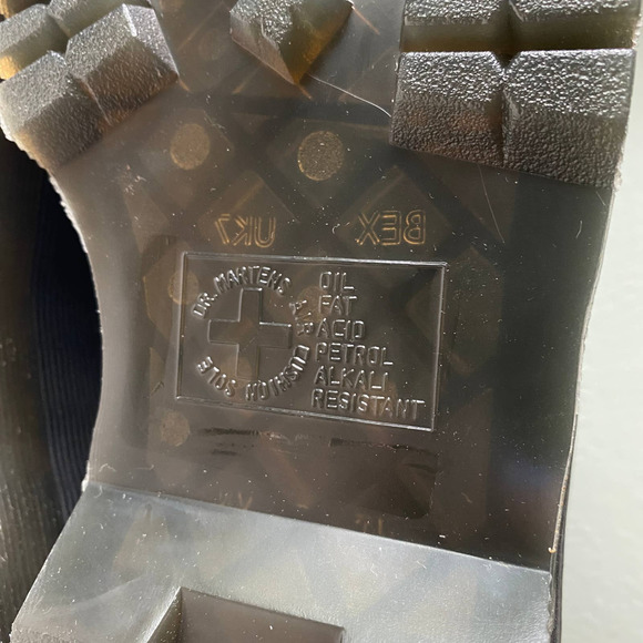 NEW Dr. Martens 1460 Pascal Max Platform Lace Up Boot White Black Women Size 9 - Picture 12 of 12